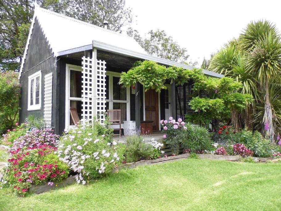Warm Earth Cottages Aongatete Esterno foto