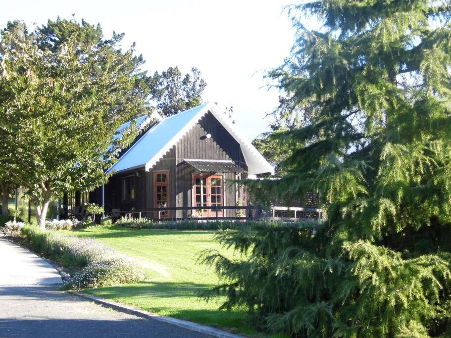 Warm Earth Cottages Aongatete Esterno foto